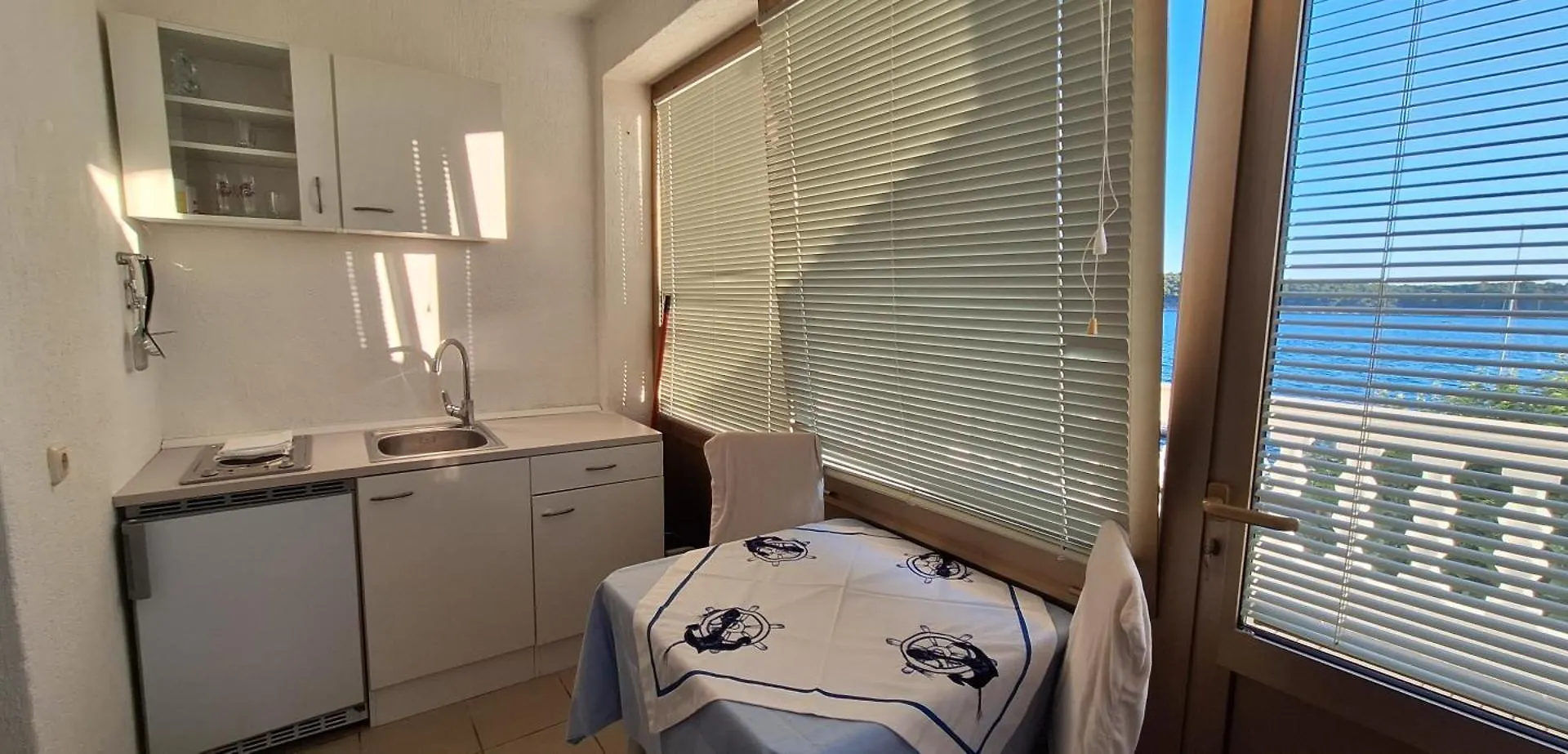 Apartments And Rooms Vinko Barbat na Rabu 3*,
